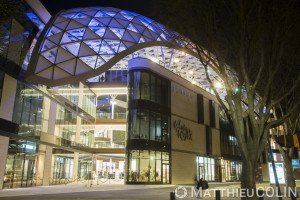 France, Bouches du Rhône (13), Marseille, 13008, Le Prado, centre commercial haut de gamme au pied du stade vélodrome, 
conçue comme une commerçante sur 4 niveaux avec une canopée en verre par les cabinets d'architecte Benoy et Didier Rogeon et Klépierre, 23000 m2, 40 boutiques dont  Les Galeries Lafayette, Repetto, Alain Figaret, Jacadi, Zara