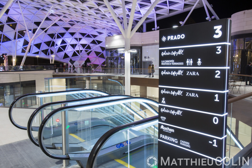 Marseille, 13008, Le Prado, centre commercial haut de gamme au pied du stade vélodrome, conçue comme une commerçante sur 4