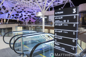 France, Bouches du Rhône (13), Marseille, 13008, Le Prado, centre commercial haut de gamme au pied du stade vélodrome, 
conçue comme une commerçante sur 4 niveaux avec une canopée en verre par les cabinets d'architecte Benoy et Didier Rogeon et Klépierre, 23000 m2, 40 boutiques dont  Les Galeries Lafayette, Repetto, Alain Figaret, Jacadi, Zara