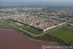 France, Gard (30), Camargue, salins d'Aigues- Mortes,  remparts de la cité médiévale d'Aigues-Mortes  (vue aérienne)