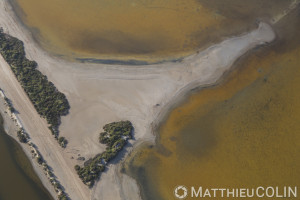 France, Gard (30), Camargue, salins d'Aigues- Mortes, Salins du Midi, Marais du Peccais (vue aérienne)