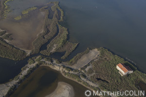 France, Gard (30), Camargue, salins d'Aigues- Mortes, Salins du Midi, Marais du Peccais (vue aérienne)