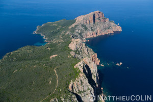 France. Corse du Sud (2A), Gofle de Porto, commune  de Piana, capo Rosso ou  Capu Rossu, site naturel classé au patrimoine mondial de l'Unesco (vue aérienne)