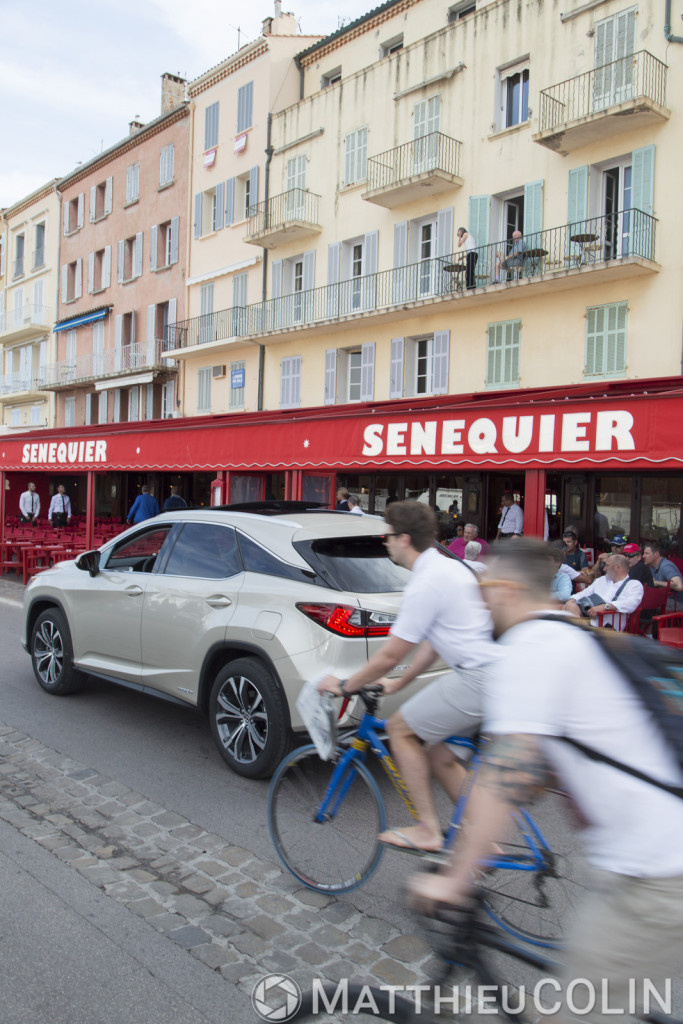 France, Var (83), Saint Tropez, café Sénéquier, Lexus RX450 H Hydrid