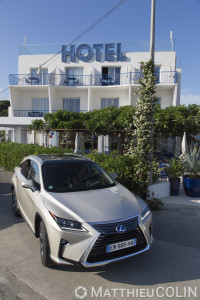 France, Var (83), Hyères, Hôtel La Reine Jane, port de L'ayguade, 1 quai des Cormorans, chaque chambre décorée par un designer différent, Lexus RX450 h Hydrid