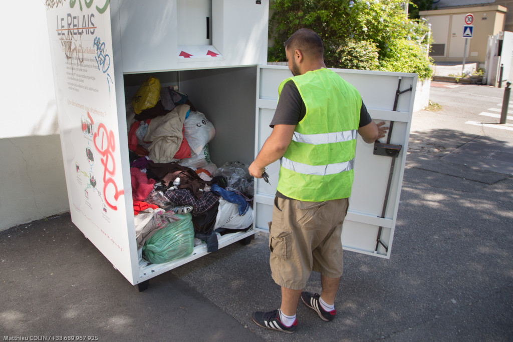 Marseille, Le Relais, entreprise de collecte et de tri , de valorisation et de recyclage (friperie, isolant) de textile