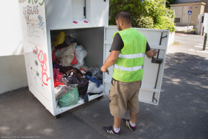 France, Bouches-du-Rhône (13), Marseille, Le Relais, entreprise de collecte et de tri  , de valorisation et de recyclage (friperie, isolant) de textile et chaussures pour l’insertion de personnes en situation d’exclusion, par la création d’emplois durables. Membre d’Emmaüs France et de l’Inter Réseaux de la Fibre Solidaire IRFS