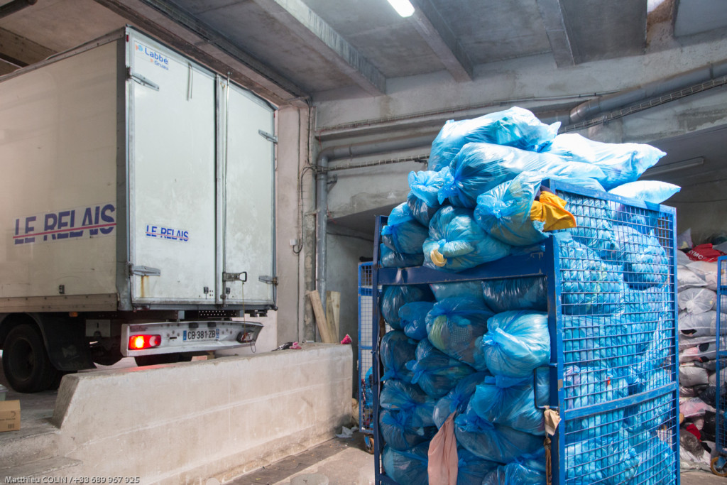 Marseille, Le Relais, entreprise de collecte et de tri , de valorisation et de recyclage (friperie, isolant) de textile