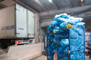 France, Bouches-du-Rhône (13), Marseille, Le Relais, entreprise de collecte et de tri  , de valorisation et de recyclage (friperie, isolant) de textile et chaussures pour l’insertion de personnes en situation d’exclusion, par la création d’emplois durables. Membre d’Emmaüs France et de l’Inter Réseaux de la Fibre Solidaire IRFS