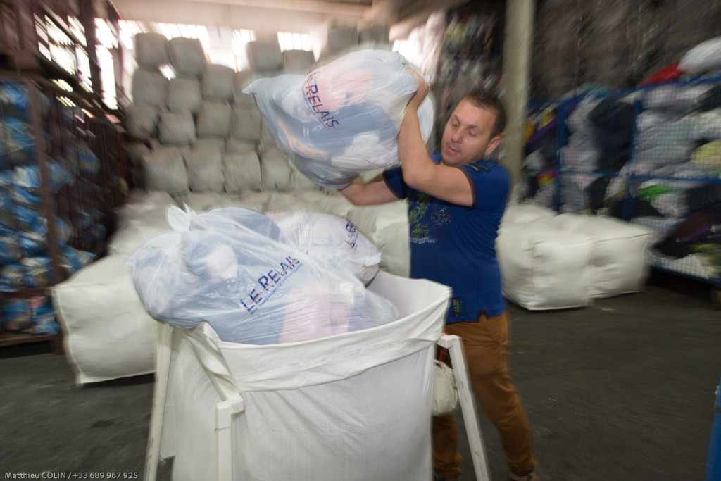 Marseille, Le Relais, entreprise de collecte et de tri , de valorisation et de recyclage (friperie, isolant) de textile