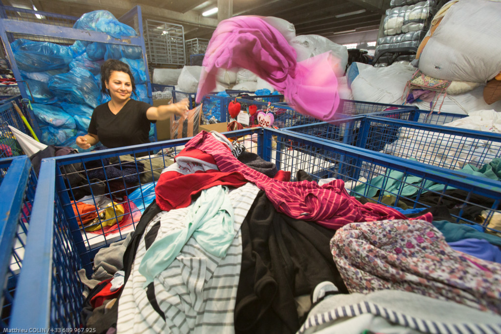 Marseille, Le Relais, entreprise de collecte et de tri , de valorisation et de recyclage (friperie, isolant) de textile
