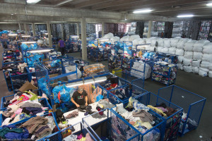 France, Bouches-du-Rhône (13), Marseille, Le Relais, entreprise de collecte et de tri  , de valorisation et de recyclage (friperie, isolant) de textile et chaussures pour l’insertion de personnes en situation d’exclusion, par la création d’emplois durables. Membre d’Emmaüs France et de l’Inter Réseaux de la Fibre Solidaire IRFS