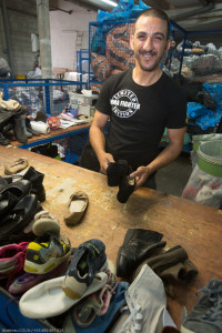 France, Bouches-du-Rhône (13), Marseille, Le Relais, entreprise de collecte et de tri  , de valorisation et de recyclage (friperie, isolant) de textile et chaussures pour l’insertion de personnes en situation d’exclusion, par la création d’emplois durables. Membre d’Emmaüs France et de l’Inter Réseaux de la Fibre Solidaire IRFS