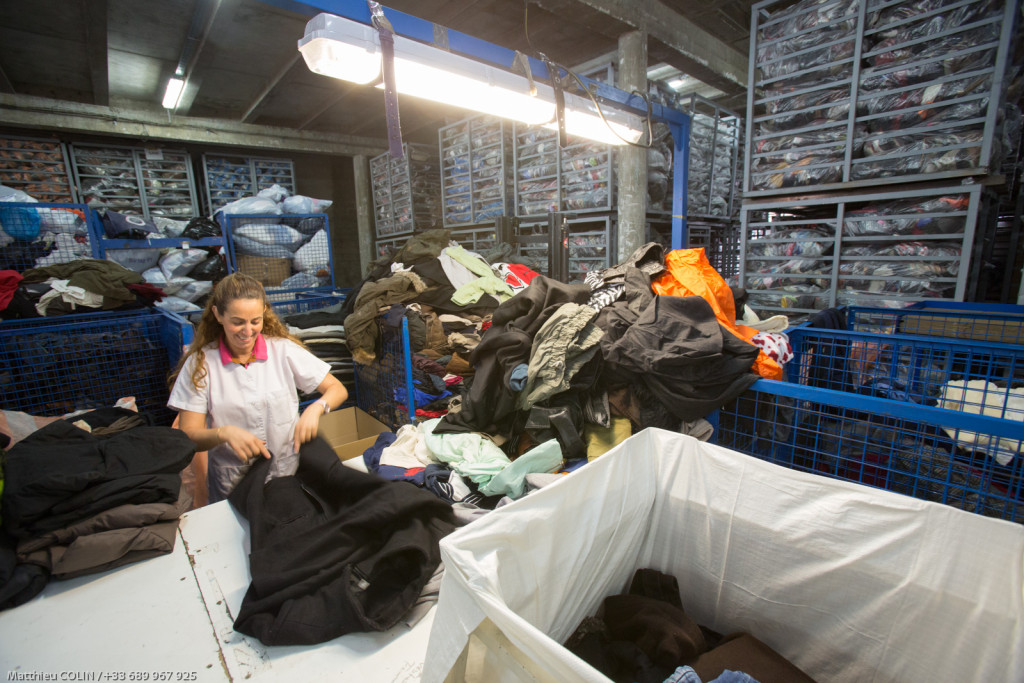 Marseille, Le Relais, entreprise de collecte et de tri , de valorisation et de recyclage (friperie, isolant) de textile