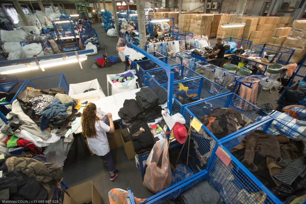 Marseille, Le Relais, entreprise de collecte et de tri , de valorisation et de recyclage (friperie, isolant) de textile