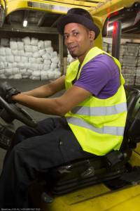 France, Bouches-du-Rhône (13), Marseille, Le Relais, entreprise de collecte et de tri  , de valorisation et de recyclage (friperie, isolant) de textile et chaussures pour l’insertion de personnes en situation d’exclusion, par la création d’emplois durables. Membre d’Emmaüs France et de l’Inter Réseaux de la Fibre Solidaire IRFS