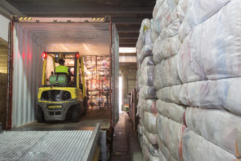 Marseille, Le Relais, entreprise de collecte et de tri , de valorisation et de recyclage (friperie, isolant) de textile