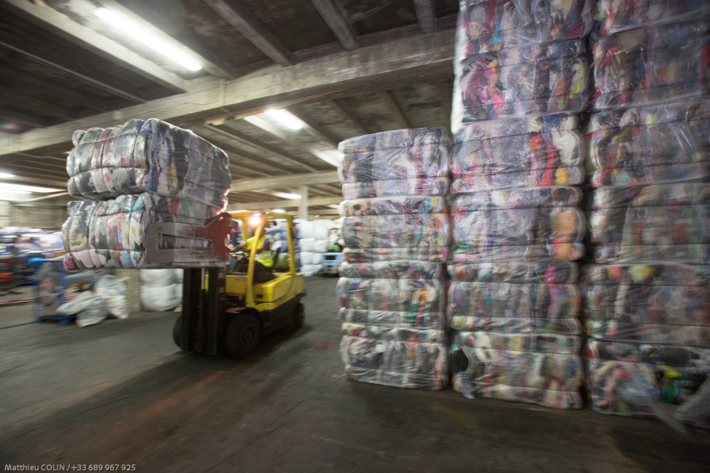 Marseille, Le Relais, entreprise de collecte et de tri , de valorisation et de recyclage (friperie, isolant) de textile