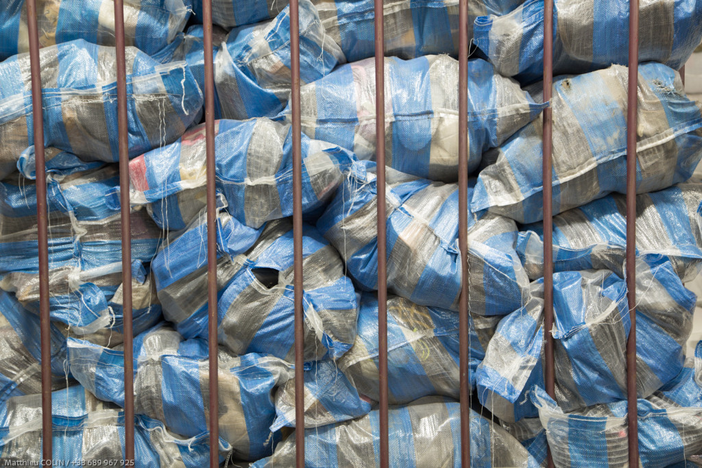 Marseille, Le Relais, entreprise de collecte et de tri , de valorisation et de recyclage (friperie, isolant) de textile