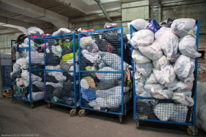 France, Bouches-du-Rhône (13), Marseille, Le Relais, entreprise de collecte et de tri  , de valorisation et de recyclage (friperie, isolant) de textile et chaussures pour l’insertion de personnes en situation d’exclusion, par la création d’emplois durables. Membre d’Emmaüs France et de l’Inter Réseaux de la Fibre Solidaire IRFS