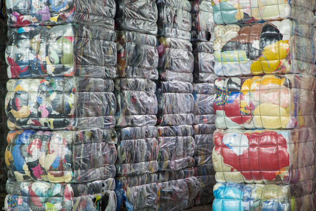 Marseille, Le Relais, entreprise de collecte et de tri , de valorisation et de recyclage (friperie, isolant) de textile