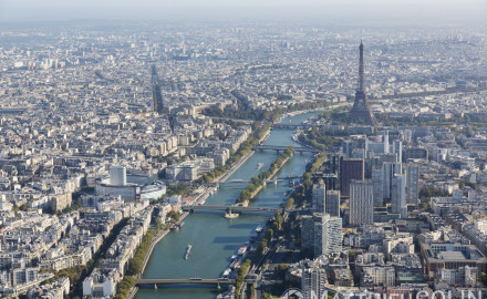 France, Paris (75), 16ème et 15ème arrondissement, Tour Eiffel, Maison de la radio, Seine (vue aérienne)