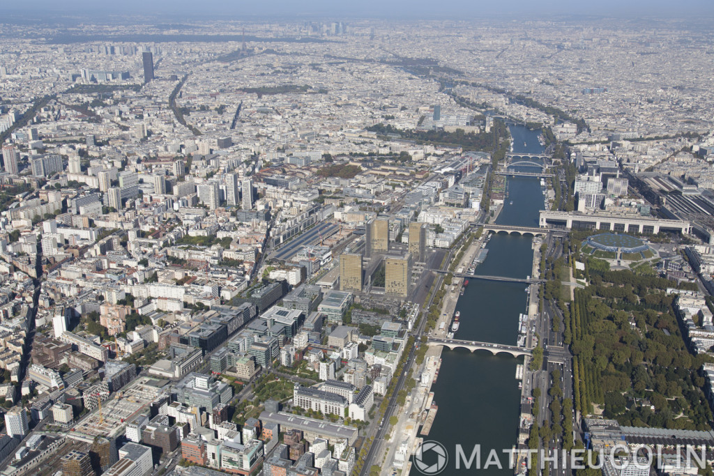12ème arrondissement et la Seine, Bercy, ministère des Finances, Palais Omnisport de Paris-Bercy (vue aérienne)
