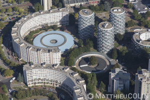 France, Val de Marne (94), Créteil, Quartier du Palais, immeuble en cercle ou rond ou courbe (vue aérienne)