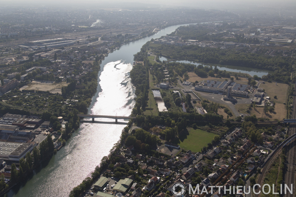 France, Val de Marne (94), Orly et Villeneuve Saint Georges, la Seine (vue aérienne)