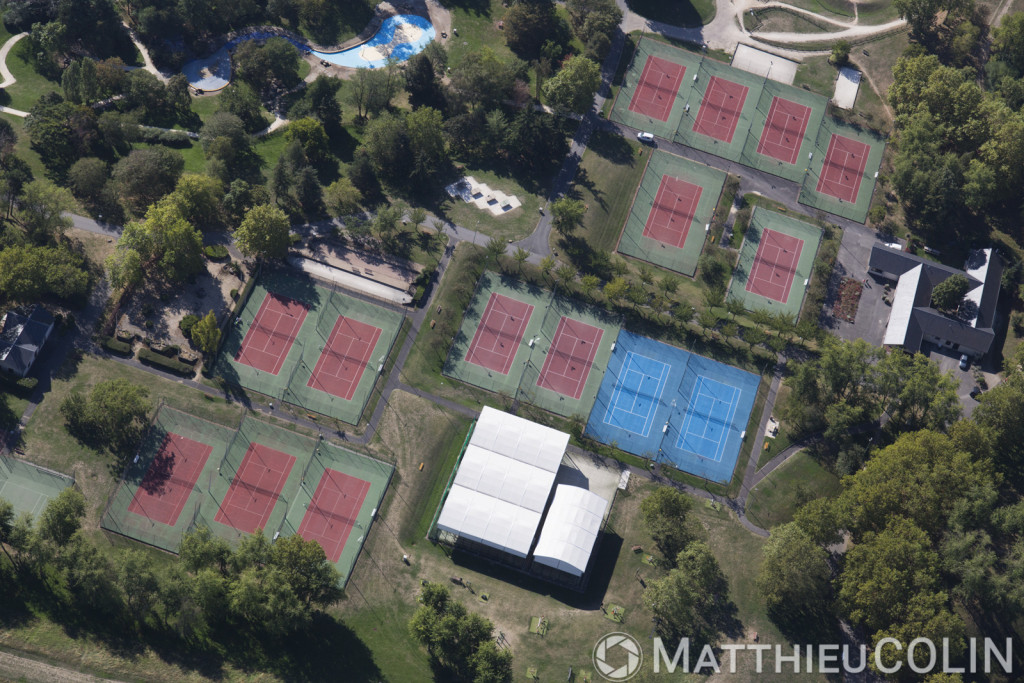 France, Val de Marne (94), Champigny sur Marne, parc de détente et de loisir du Tremblay, terrain de tennis (vue aérienne)