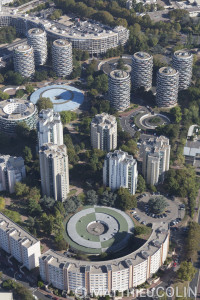 France, Val de Marne (94), Créteil, Quartier du Palais, immeuble en cercle ou rond ou courbe (vue aérienne)