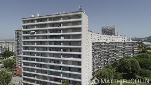 France, Bouches du Rhône (13), Marseille, le grand et le petit Trioulet, résidence de logement social géréz par 13 Habitat et rénovéz par STO facade, entreprise applicatrice  Marteau (vue aérienne)