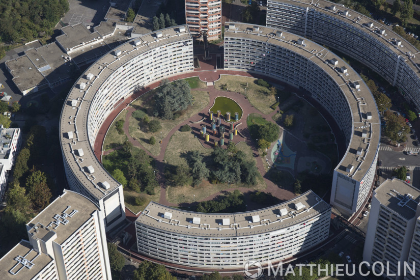 Montaigut, immeuble en cercle ou rond (vue aérienne)