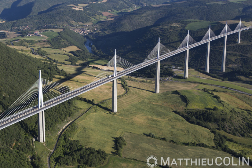 Viaduc de Millau, vue aérienne en ulm