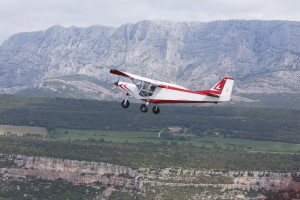 France, Var (83), Pourrières, base Ulm, Association Vol Sainte Victoire, Ela in the Air, week-end organisé par ELA, association de plus de 220 familles, toutes touchées par les leucodystrophies, maladie génétique rare qui entraîne une dégénérescence du cerveau. Vol en ULM multiaxe et pendulaire