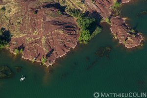 France, Hérault (34), Liausson et Clermont-l'hérault, lac du Salagou et la ruffe, roche rouge (vue aérienne)//France, Hérault (34), Liausson and Clermont-l'hérault, Lac du Salagou and La Ruffe, red rock (aerial view)