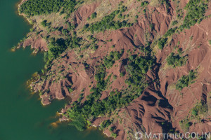 France, Hérault (34), Liausson et Clermont-l'hérault, lac du Salagou et la ruffe, roche rouge (vue aérienne)//France, Hérault (34), Liausson and Clermont-l'hérault, Lac du Salagou and La Ruffe, red rock (aerial view)