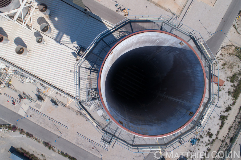 Martigues, centrale Thermique EDF de Martigues, cheminée de la centrale à double cycle combiné gaz (vue aérienne)