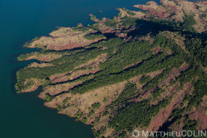 France, Hérault (34), Liausson et Clermont-l'hérault, lac du Salagou et la ruffe, roche rouge (vue aérienne)//France, Hérault (34), Liausson and Clermont-l'hérault, Lac du Salagou and La Ruffe, red rock (aerial view)