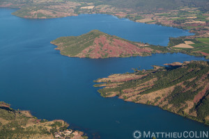 France, Hérault (34), Liausson et Clermont-l'hérault, lac du Salagou et la ruffe, roche rouge, presqu'ile  (vue aérienne)//France, Hérault (34), Liausson and Clermont-l'hérault, Lac du Salagou and La Ruffe, red rock, peninsula (aerial view)