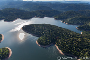 France, Meurthe-et-Moselle, Pierre-Percée, lac de Pierre-Percée près de Badonviller et Fenneviller, le plus grand lac de Lorraine, barrage EDF (vue aérienne) //France, Meurthe-et-Moselle, Pierre-Percée, lake of Pierre-Percée near Badonviller and Fenneviller, the largest lake in Lorraine, EDF dam (aerial view)