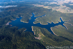 France, Meurthe-et-Moselle, Pierre-Percée, lac de Pierre-Percée près de Badonviller et Fenneviller, le plus grand lac de Lorraine, barrage EDF (vue aérienne) //France, Meurthe-et-Moselle, Pierre-Percée, lake of Pierre-Percée near Badonviller and Fenneviller, the largest lake in Lorraine, EDF dam (aerial view)