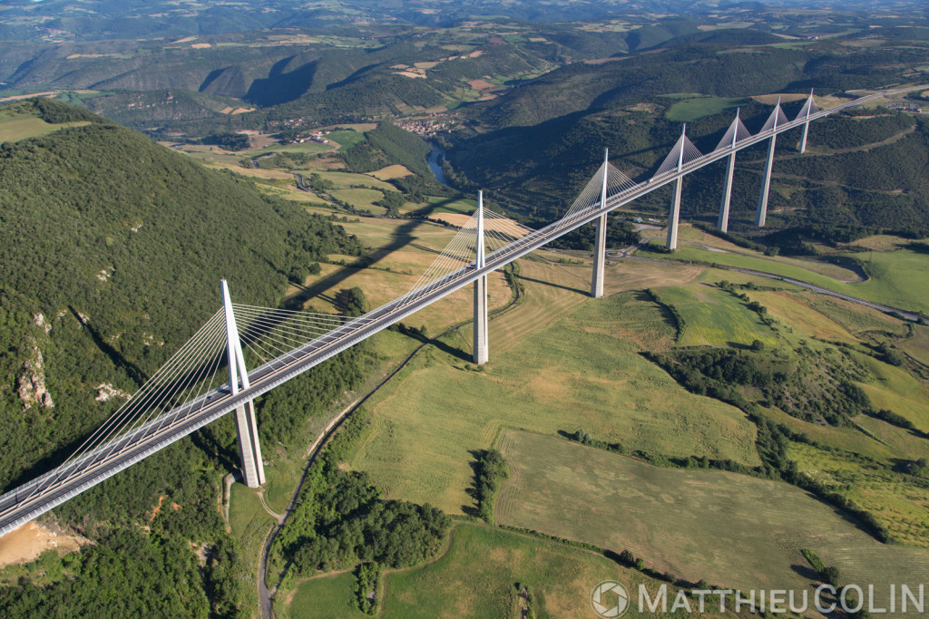Parc naturel régional des Grands Causses, viaduc de Millau, architectes Michel Virlogeux et Norman Foster