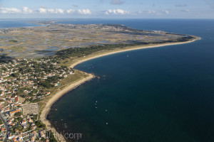 France, Vendée (85), Ile de Noirmoutier,  L'herbaudiere, plage des Lutins et de Luzeronde (vue aérienne)