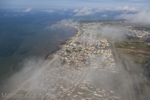 France, Vendée (85), Ile de Noirmoutier, La Guériniere dans les nuages  (vue aérienne)