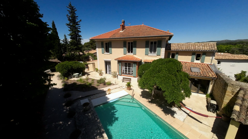 Gîte en Provence en drone FPV cinematic