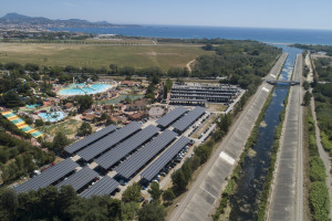France, Var(83), Fréjus, Aqualand, Ombiere de parking solaire Urbasolar (vue aerienne)