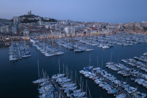 France, Bouches-du-Rhône (13), Marseille,  le Vieux Port et la basilique Notre Dame de la Garde ou Bonne mère (vue aérienne)