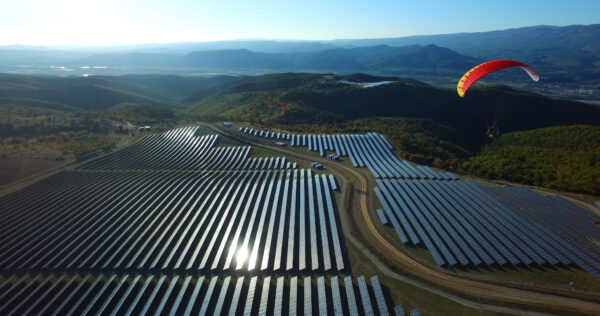 Parc photovoltaïque des Mées (04) en paramoteur