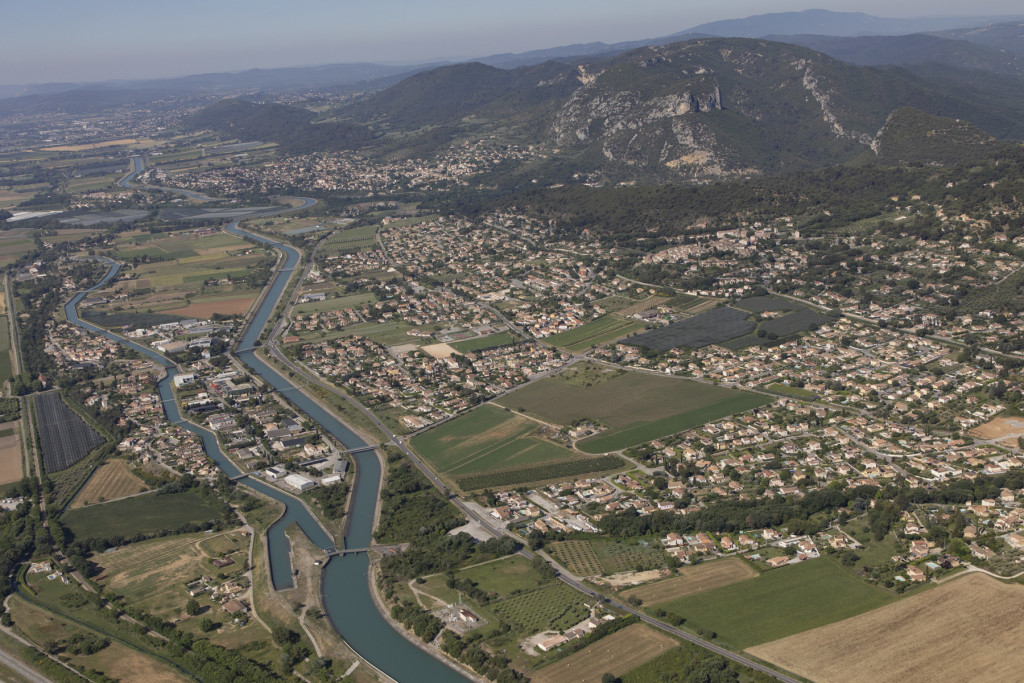 France, Alpes-de-Haute-Provence, Villeneuve (04180), Canal EDF, Les majistelles (vue aérienne)
